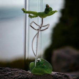 Stress Reliever Pendulum Swinging Frog On Lily Pad Resin Metal Desk Office NIB